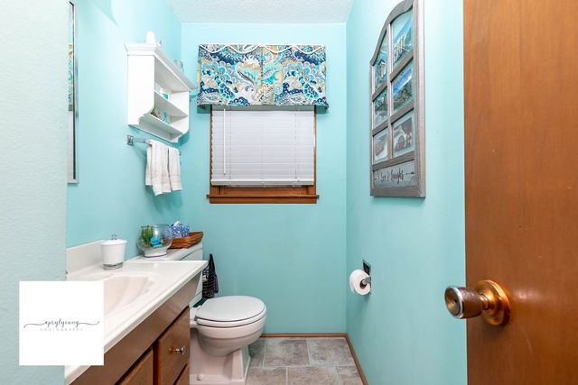 6404 Meredith Drive, Urbandale, IA 50322