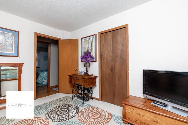 6404 Meredith Drive, Urbandale, IA 50322