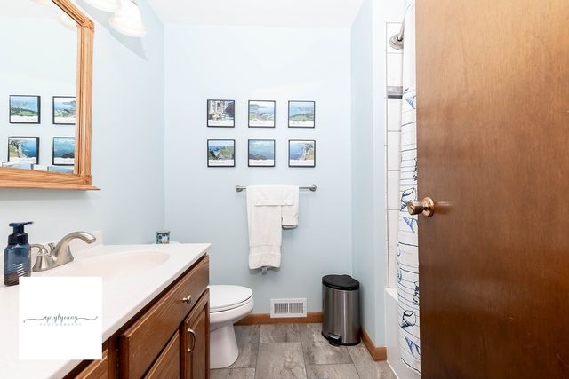 6404 Meredith Drive, Urbandale, IA 50322