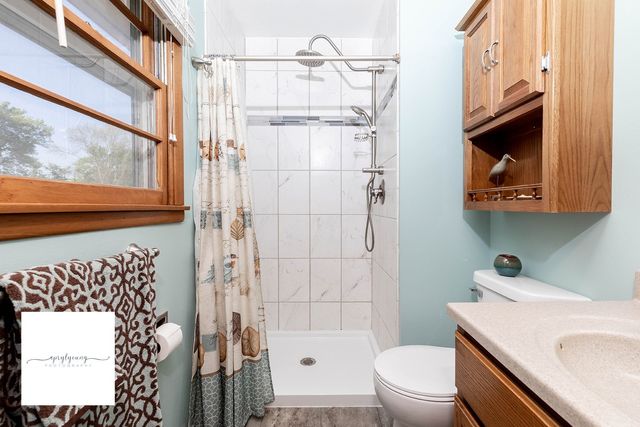 6404 Meredith Drive, Urbandale, IA 50322