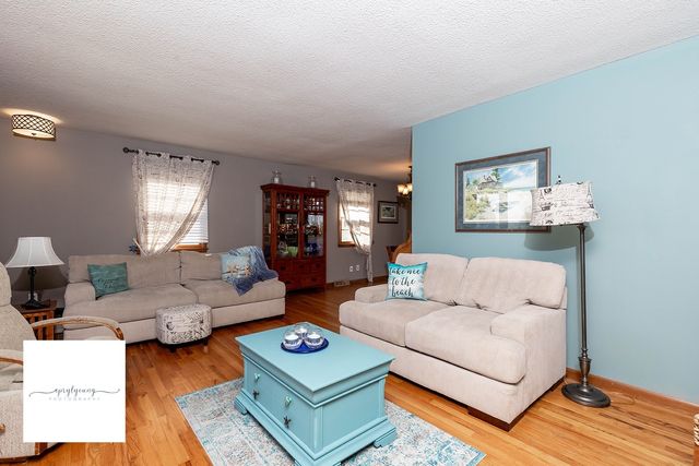 6404 Meredith Drive, Urbandale, IA 50322