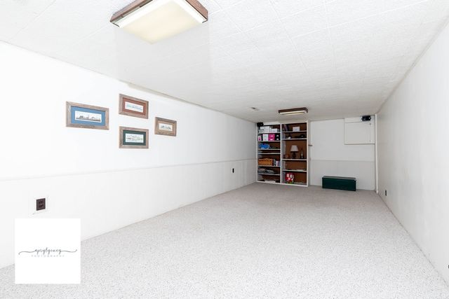 6404 Meredith Drive, Urbandale, IA 50322