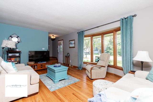 6404 Meredith Drive, Urbandale, IA 50322