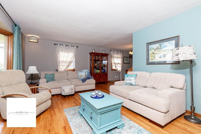 6404 Meredith Drive, Urbandale, IA 50322