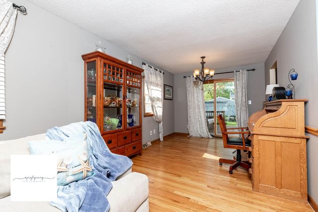6404 Meredith Drive, Urbandale, IA 50322