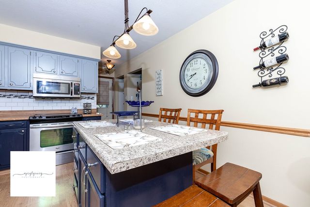 6404 Meredith Drive, Urbandale, IA 50322