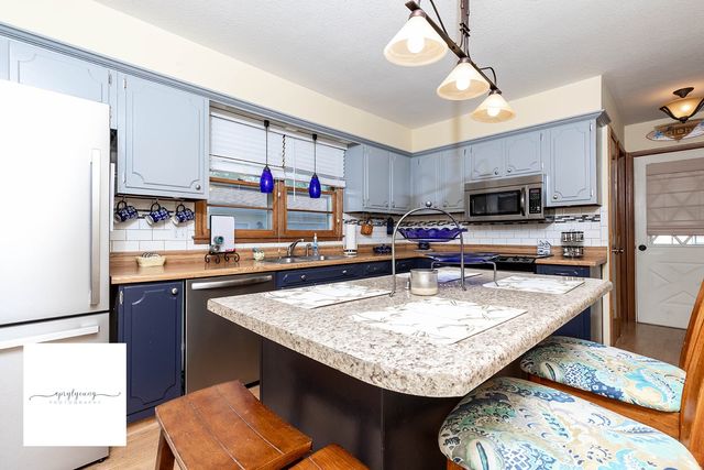 6404 Meredith Drive, Urbandale, IA 50322