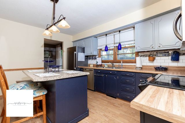 6404 Meredith Drive, Urbandale, IA 50322