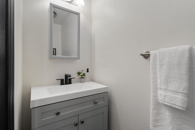 9044 Esin Court, Powell, OH 43065