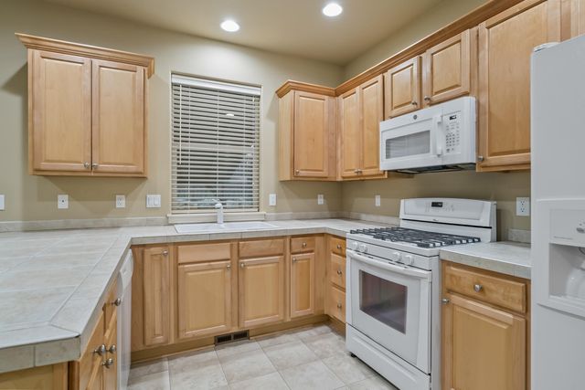 63020 NE Amherst Place, Bend, OR 97701