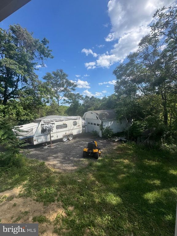 Image 11 of property listing at 1650 SKINNERS TURN RD, Owings, MD 20736