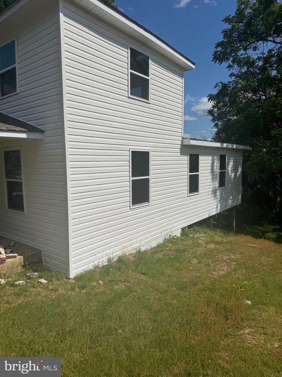 Image 3 of property listing at 1650 SKINNERS TURN RD, Owings, MD 20736