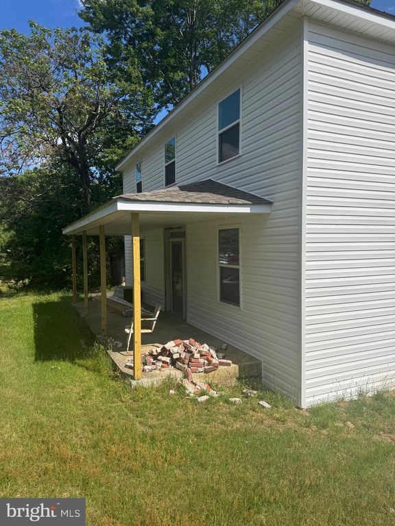 Image 4 of property listing at 1650 SKINNERS TURN RD, Owings, MD 20736