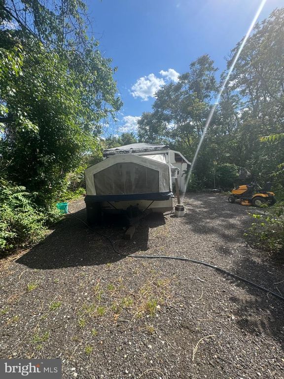 Image 5 of property listing at 1650 SKINNERS TURN RD, Owings, MD 20736