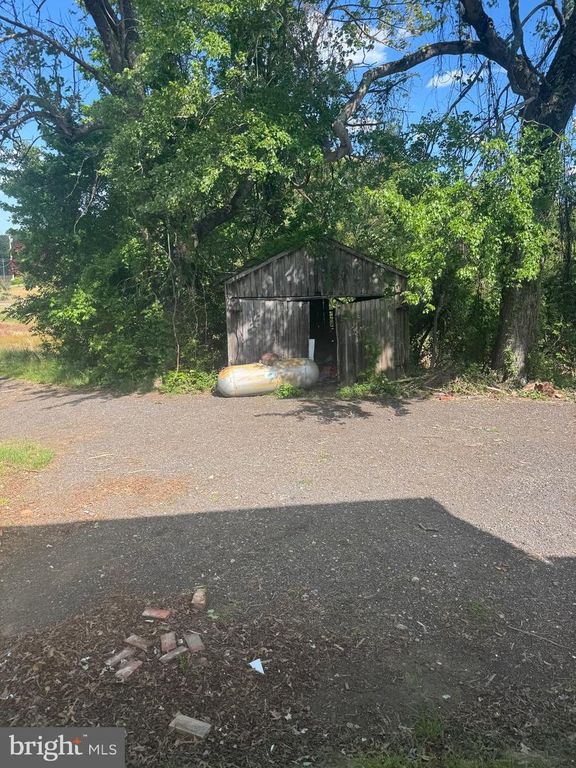 Image 7 of property listing at 1650 SKINNERS TURN RD, Owings, MD 20736