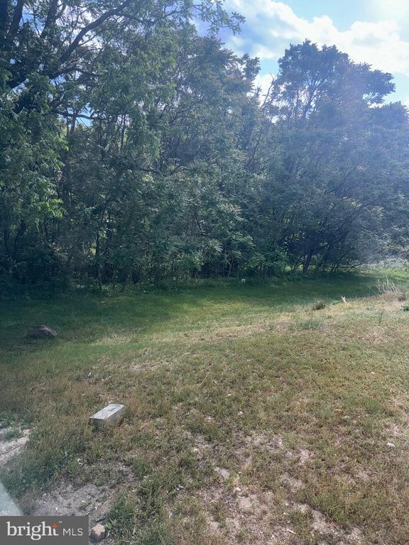 Image 9 of property listing at 1650 SKINNERS TURN RD, Owings, MD 20736