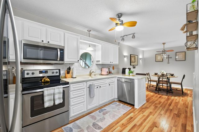7018 49th Street N, Oakdale, MN 55128