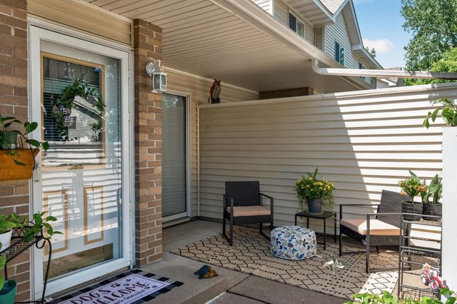 7018 49th Street N, Oakdale, MN 55128