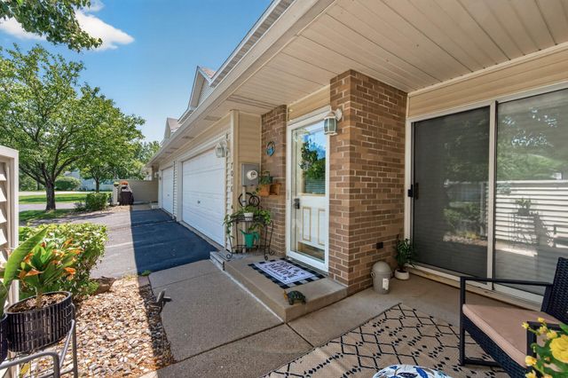 7018 49th Street N, Oakdale, MN 55128