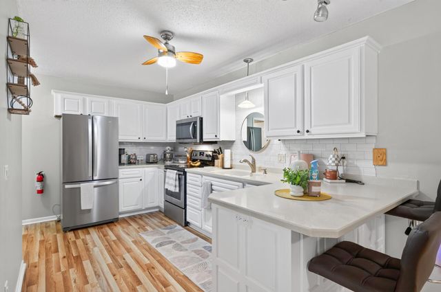 7018 49th Street N, Oakdale, MN 55128
