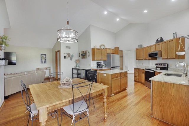 1485 N Riverline DRIVE, Oconomowoc, WI 53066