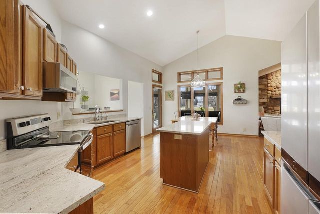 1485 N Riverline DRIVE, Oconomowoc, WI 53066