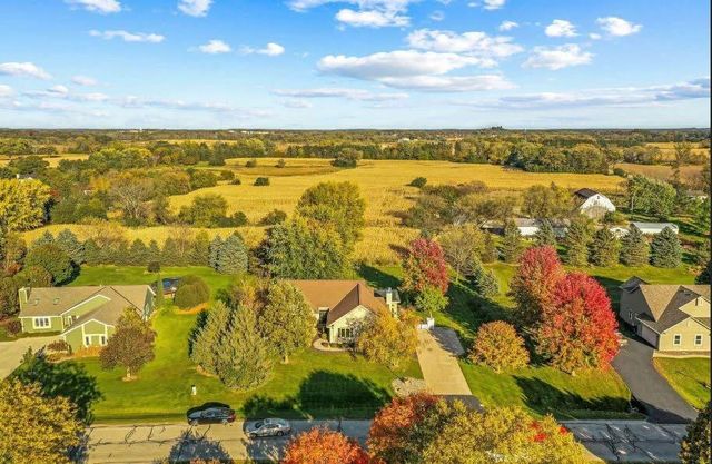 1485 N Riverline DRIVE, Oconomowoc, WI 53066