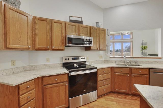 1485 N Riverline DRIVE, Oconomowoc, WI 53066