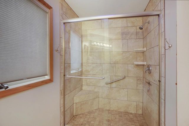 1485 N Riverline DRIVE, Oconomowoc, WI 53066