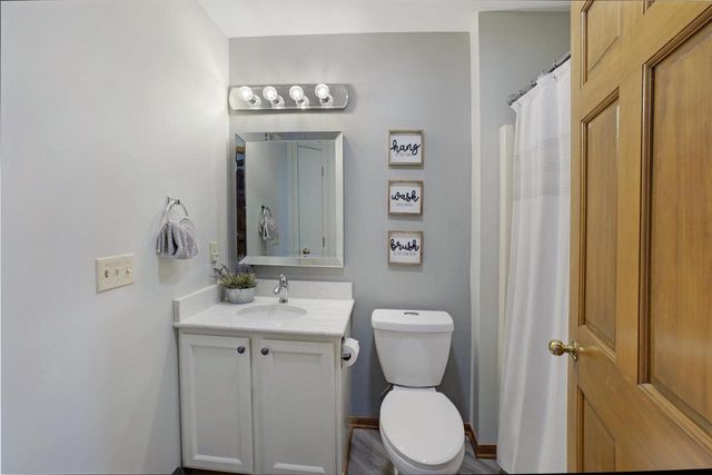 1485 N Riverline DRIVE, Oconomowoc, WI 53066