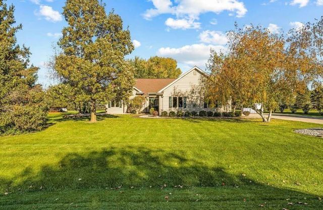 1485 N Riverline DRIVE, Oconomowoc, WI 53066