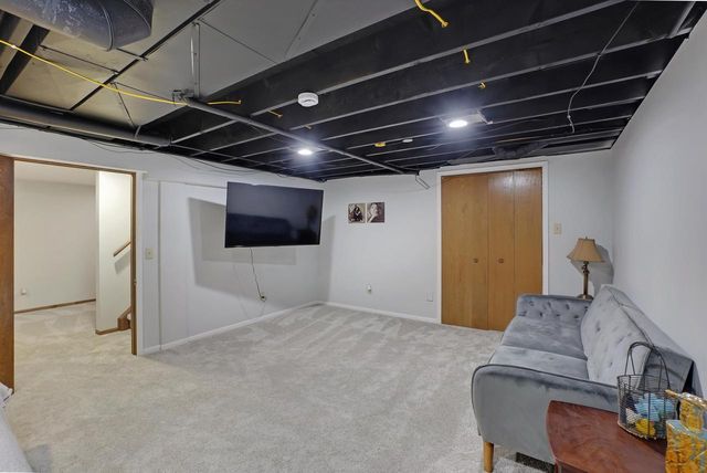 1485 N Riverline DRIVE, Oconomowoc, WI 53066