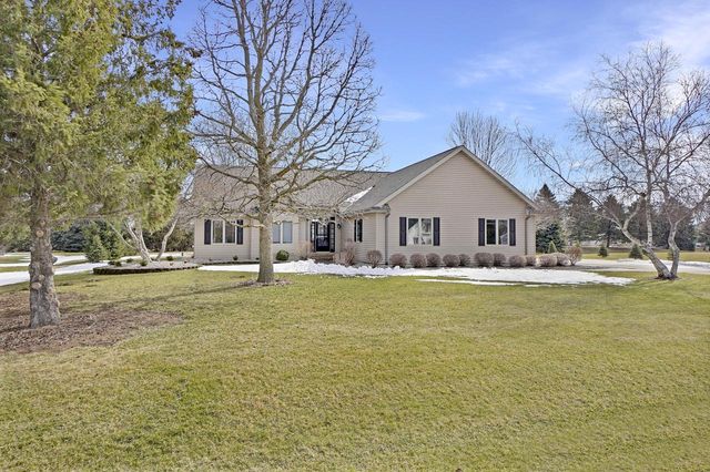 1485 N Riverline DRIVE, Oconomowoc, WI 53066