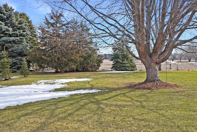 1485 N Riverline DRIVE, Oconomowoc, WI 53066