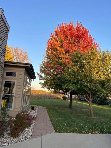 1485 N Riverline DRIVE, Oconomowoc, WI 53066