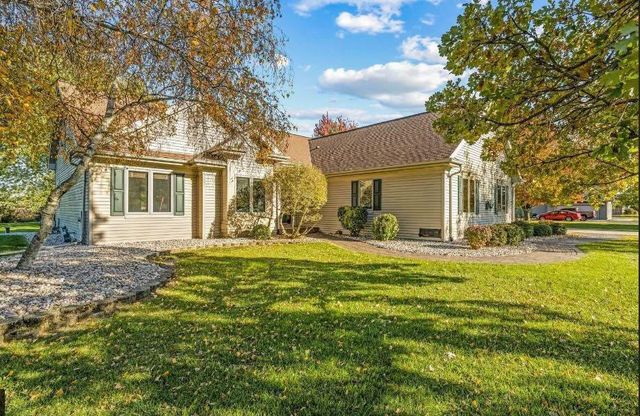 1485 N Riverline DRIVE, Oconomowoc, WI 53066