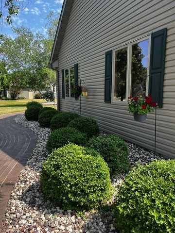 1485 N Riverline DRIVE, Oconomowoc, WI 53066