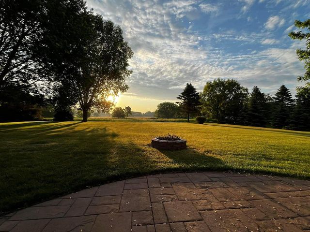 1485 N Riverline DRIVE, Oconomowoc, WI 53066