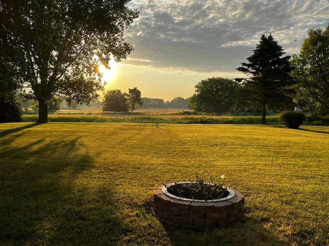 1485 N Riverline DRIVE, Oconomowoc, WI 53066