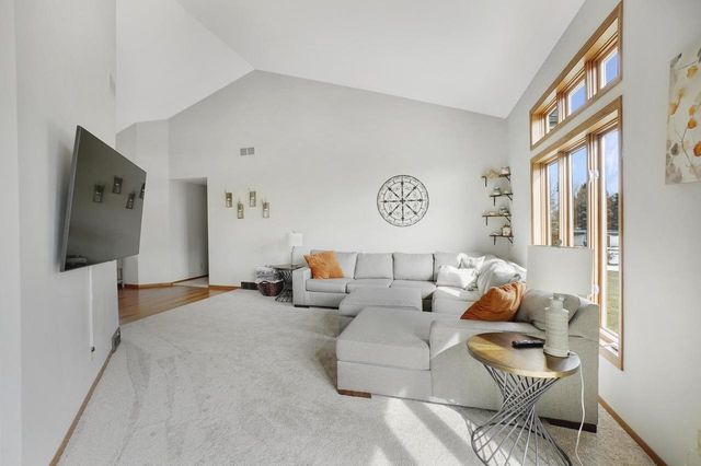 1485 N Riverline DRIVE, Oconomowoc, WI 53066