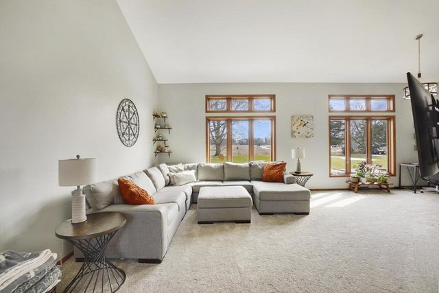 1485 N Riverline DRIVE, Oconomowoc, WI 53066