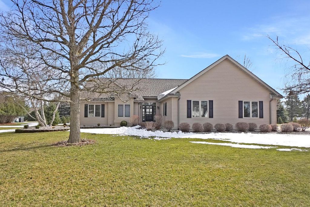 1485 N Riverline DRIVE, Oconomowoc, WI 53066
