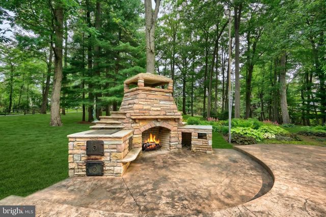 2850 IRONSTONE HILL RD, York, PA 17403