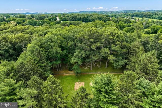 2850 IRONSTONE HILL RD, York, PA 17403
