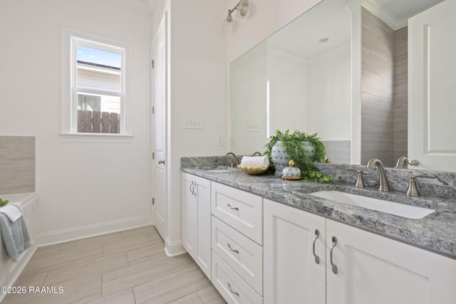 128 Jagged Grove Lane, Youngsville, LA 70592