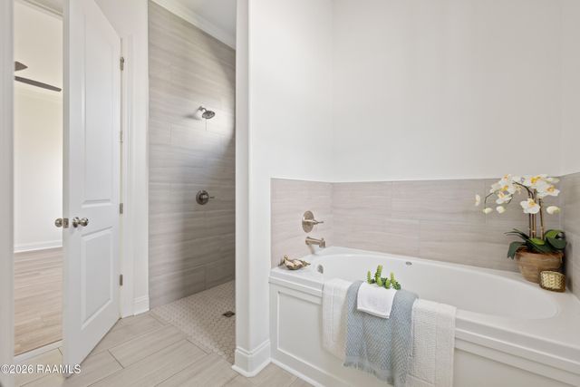 128 Jagged Grove Lane, Youngsville, LA 70592