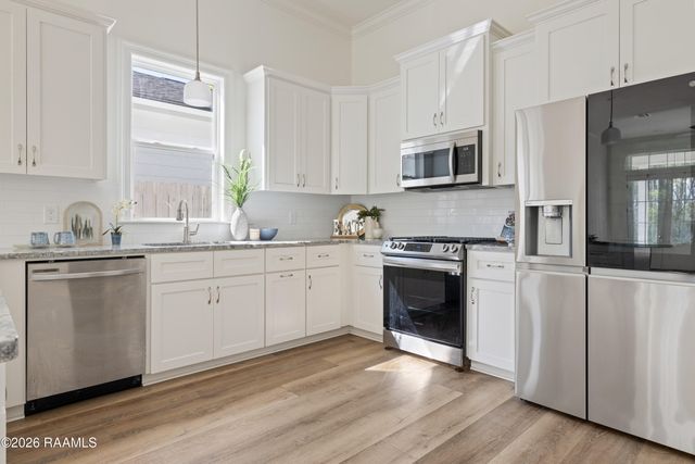 128 Jagged Grove Lane, Youngsville, LA 70592