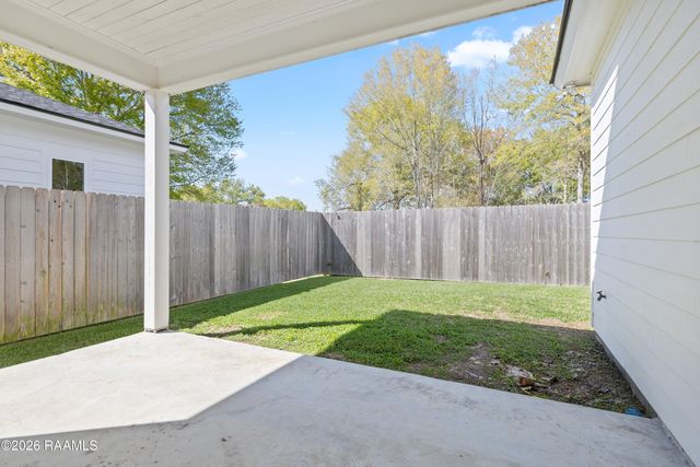 128 Jagged Grove Lane, Youngsville, LA 70592