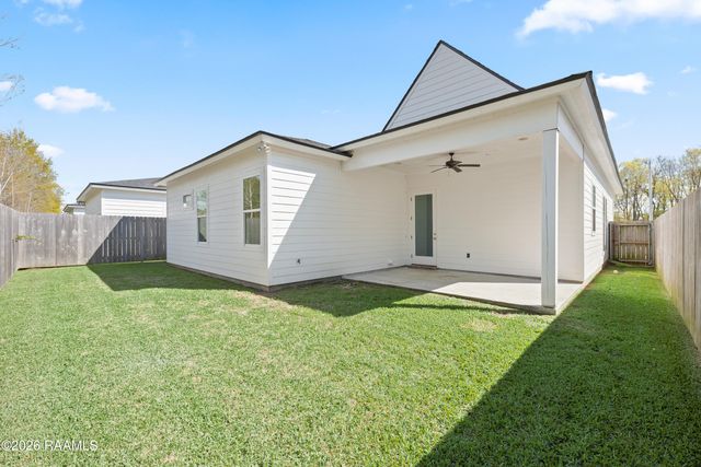 128 Jagged Grove Lane, Youngsville, LA 70592