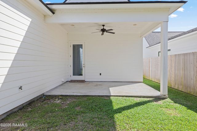128 Jagged Grove Lane, Youngsville, LA 70592